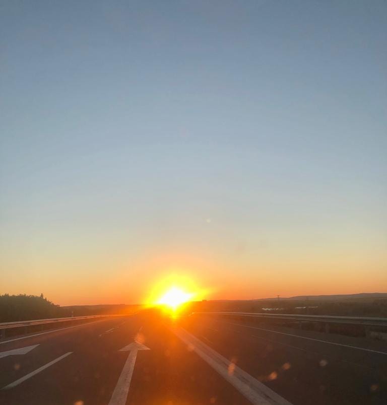 Atardecer en la carretera