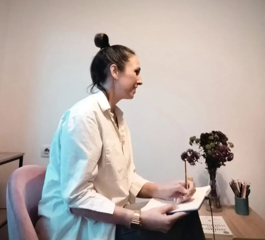 Sandra Acuña trabajando en una sesión de coaching de vida