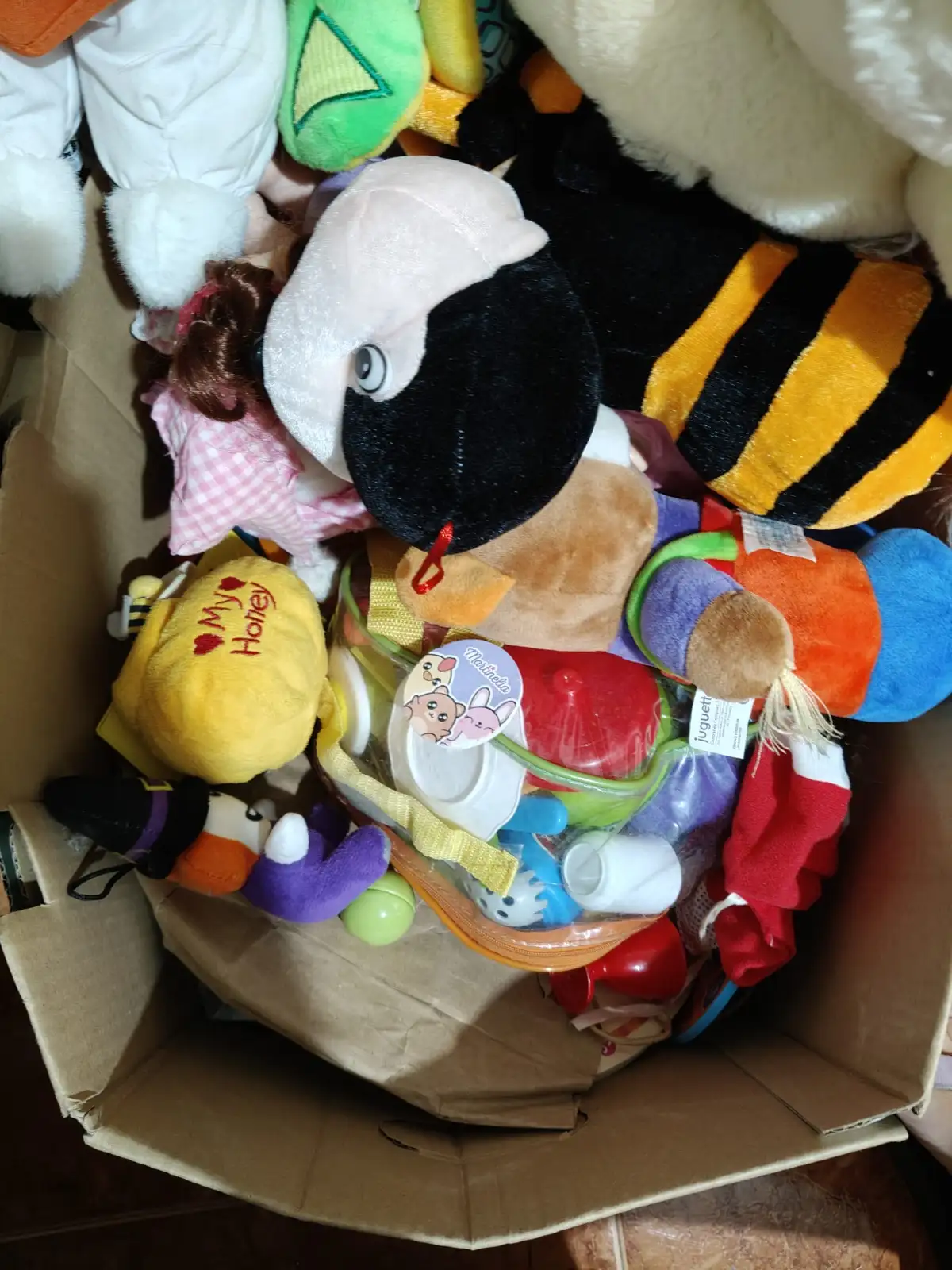 Los pilares de nuestra vida y nuestra educación representados en una caja de juguetes.