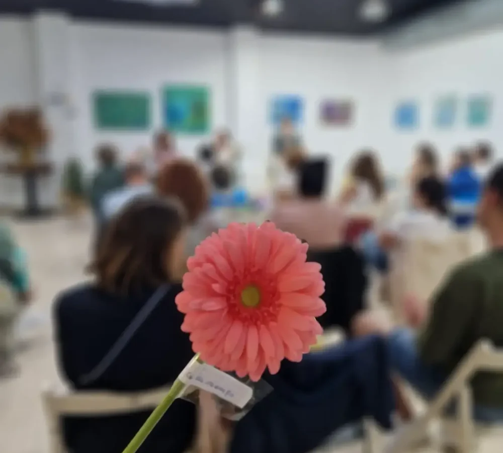 flor rosa en la presentación de Loaira