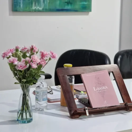 Mesa de la presentación del libro de Sandra Acuña, Loaira